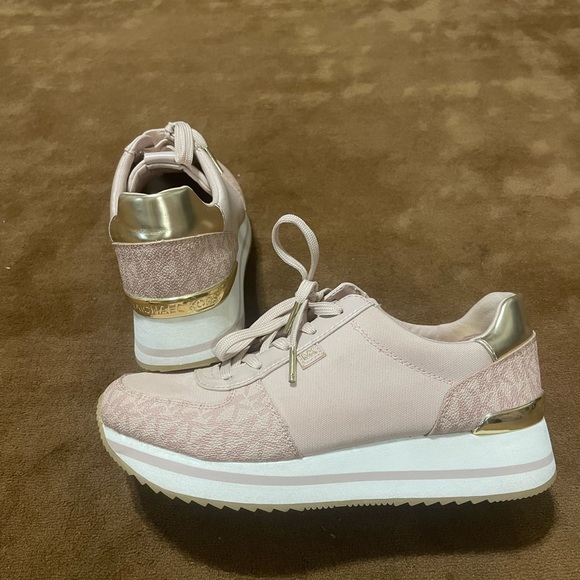 Elegant Pink and Gold Women's Sneakers - Picture 1 of 4